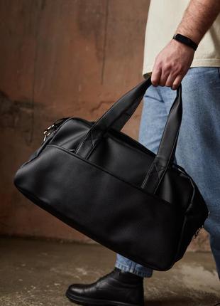 Спортивная дорожная сумка с плечевым ремнем, черная из экокожи в спортзал мужская