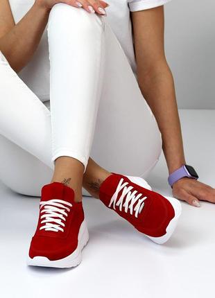 Натуральные замшевые красные кроссовки на белой подошве8 фото