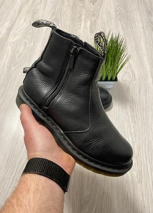 Жіночі черевики челсі dr. martens