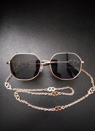 Окуляри очки сонцезахисні з цепочкою в стилі valentino3 фото