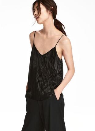 Чёрный плиссированный топ в бельевом стиле hm