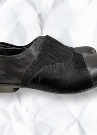 Зручні та практичні туфлі з натуральної шкіри скату торгової марки poolo conte