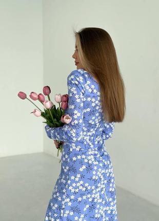 Весеннее приталенное платье миди в цветочки вырез каре с боковым разрезом5 фото