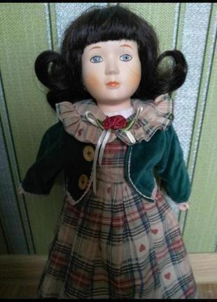 Винтажная интерьерная фарфоровая кукла2 фото