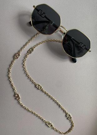 Стильні сонцезахисні окуляри з ланцюжком, очки з цепочкою в стилі valentino шестигранні3 фото
