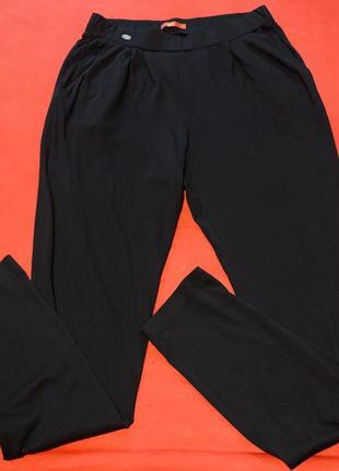 Стильные актуальные штаны с резинкой на поясе и защипами от edc р.m