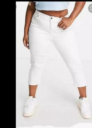 Белые укороченные джинсы с высокой посадкой.   18р.1 фото