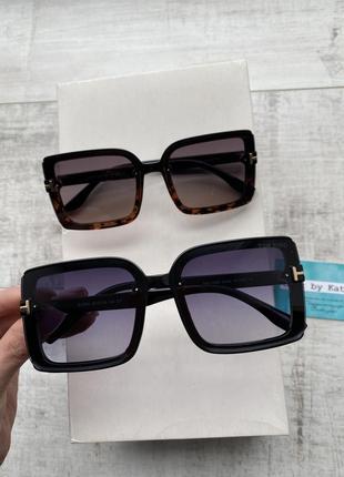 Стильні окуляри квадрати на середнє та більше обличчя