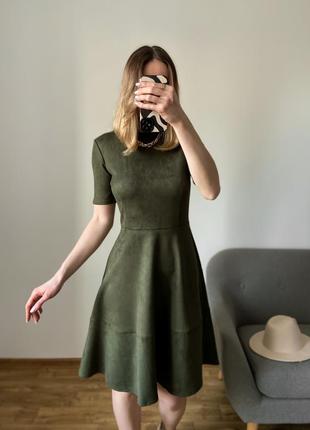 Замшева сукня міді кольору хакі2 фото