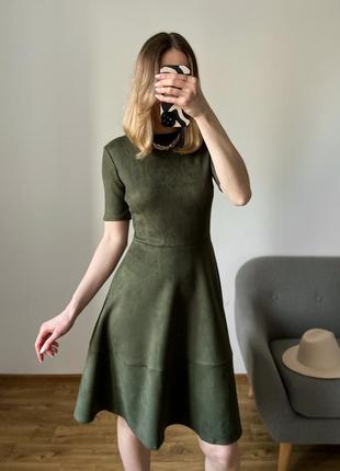 Замшева сукня міді кольору хакі4 фото