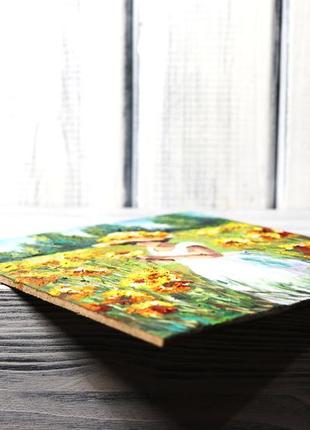 Маленькая картина маслом в раме пейзаж с  цветами "девочка с подсолнухами" 21х21 см7 фото