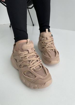 Кросівки легенькі і зручні