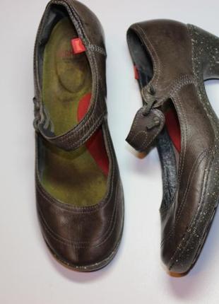 38р зручні шкіряні туфлі дорогого іспанського бренду   camper 24,5 см, каблук 7см4 фото