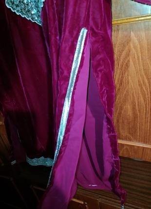 Платье женское с разрезами по бокам бордово-малинового цвета с пайетками4 фото