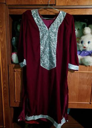 Платье женское с разрезами по бокам бордово-малинового цвета с пайетками1 фото