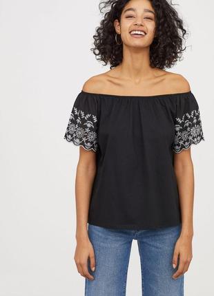 Бавовняна топ блузка блуза відкриті плечі з ажурною вишивкою перфорацією від h&m