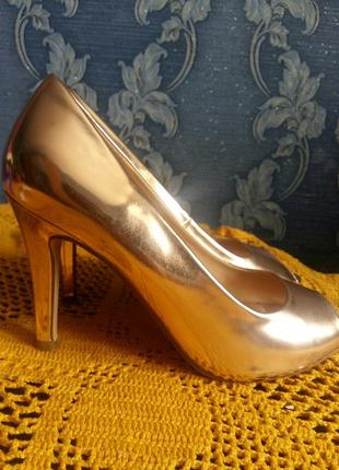Золотистые туфли с открытым носком,босоножки byffalo1 фото