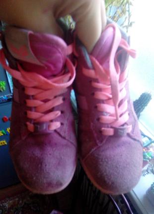 Фірмові кросівки next