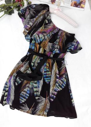 Платье на одно плечо с воланом от warehouse p.12 m/l1 фото