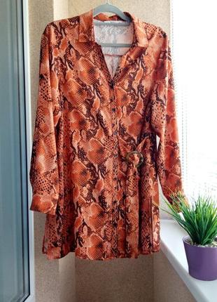 Красивая стильная удлиненная блуза из натуральной ткани в модный анималистичный принт