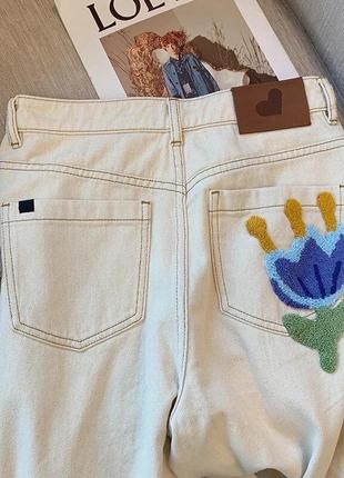 Білі джинси із принтом