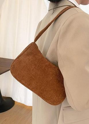 Коричнева вельветова сумочка багет