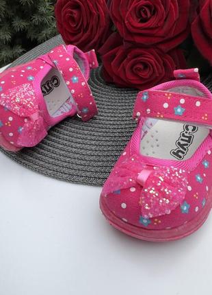 Дуже гарні черевички для дівчинки2 фото