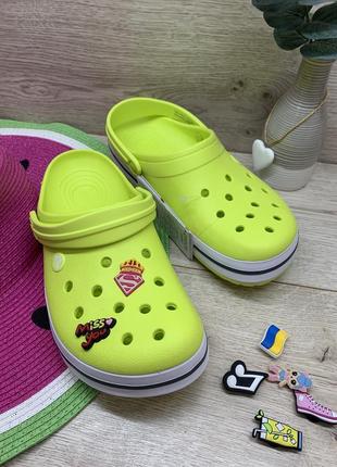 Яркие кроксы crocs crocband 11016-738