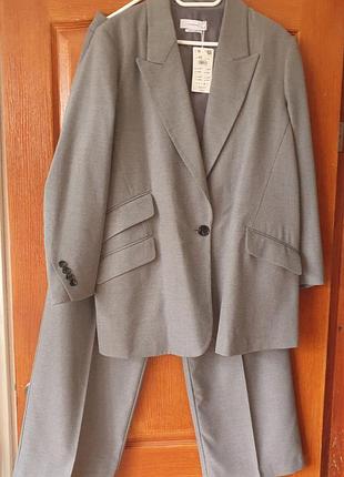 Брючный костюм