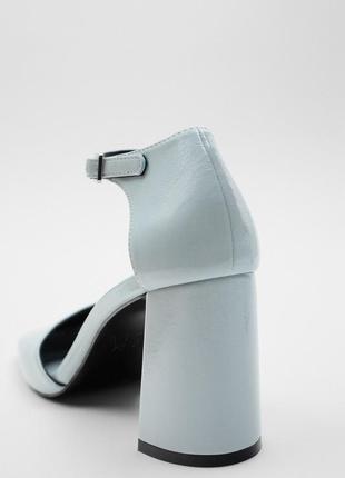 Фирменные женские босоножки zara зара на устойчивом каблуке закрытый носок лаковые туфли трапеция4 фото