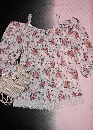 Нежная блуза цветочый принт и ажурное  кружево
