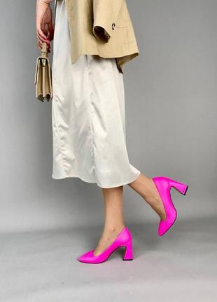 Кожаные розовые неоновые туфли на каблуке 8 см