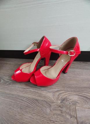 Красные туфли2 фото