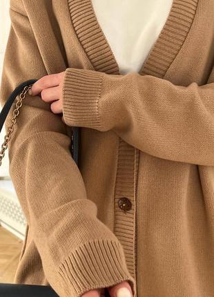 В‘язаний кардиган на ґудзиках