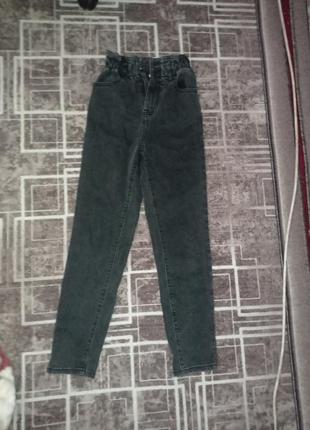 Чорні джинси мом