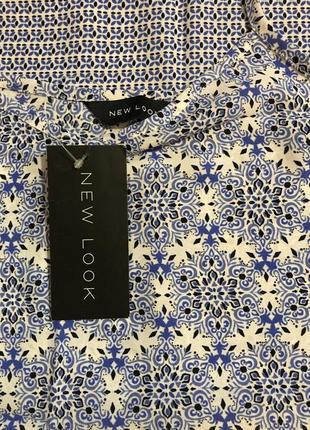 Очень красивая и стильная брендовая блузка-маечка в узорах.