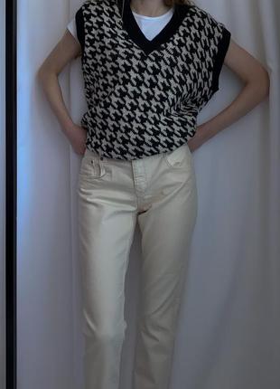 Бежевые джинсы zara
