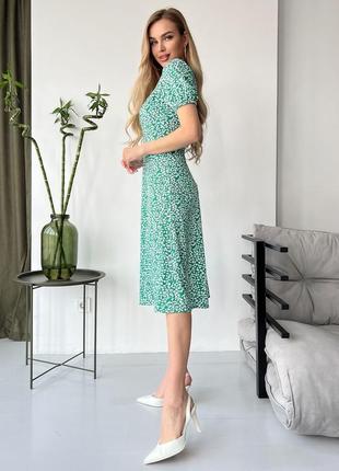 Зелена принтована сукня з розрізом3 фото