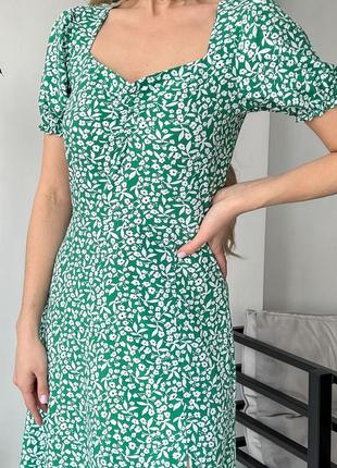 Зелена принтована сукня з розрізом2 фото