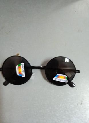 Солнцезащитные очки в стиле ретро- панк.