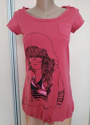 Рожева футболка з капюшоном