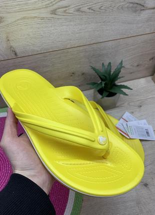 Яскраві сандалі крокси crocband flip 11033-7b0 4