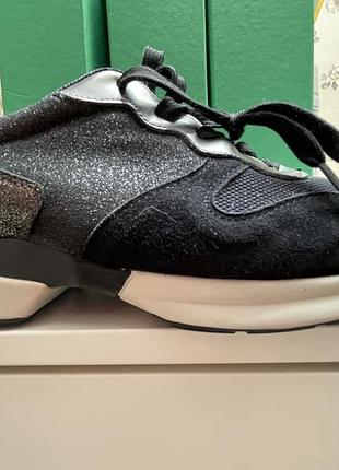 Новые кроссовк р 40-40,5