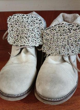 Бютики жіночі кожа.