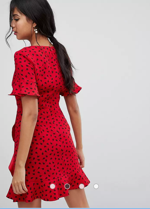Красное платье с воланами платье с рюшами платья на запах платье в цветы короткое платье мини3 фото
