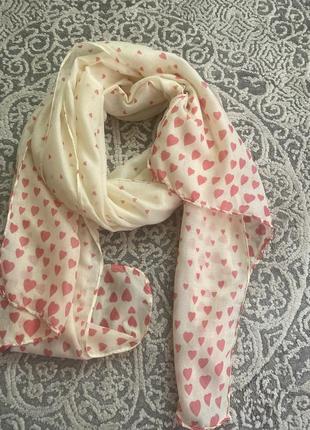 Тонкий шарф в сердечка