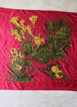 Яркий шелковый платок с флористическим принтом красный гранат листья цветы