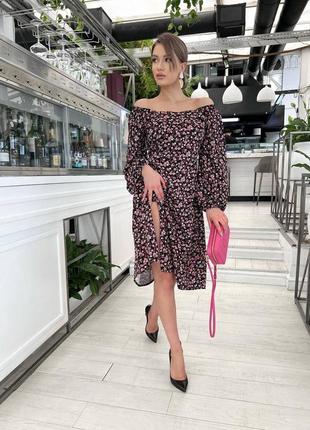 Платье миди с разрезом с рукавами фонариками с открытыми плечами черное розовое в цветочек вечернее на выход повседневное