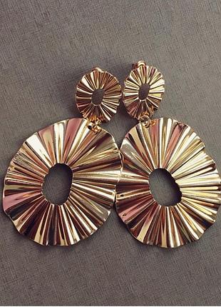 Масивні сережки тиснені круглі