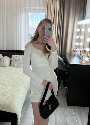 Незвичайна біло-бежева сукня в рубчик з вирізами по бокам від бренду missguided, ідеально підкреслює фігуру😍4 фото